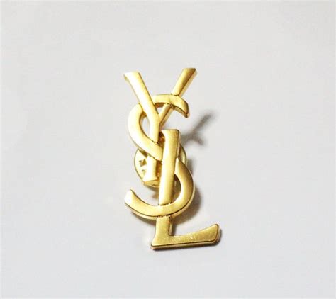 ysl brooch sizes.